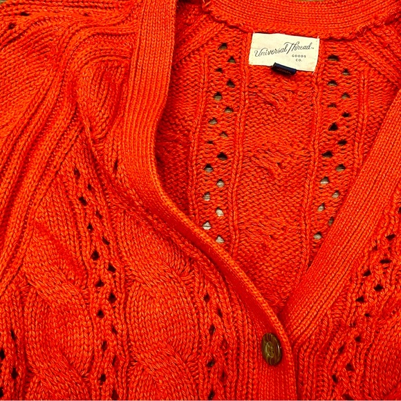 Universal Thread Cropped Button-Down Cable Knit Cardigan in red - Picture 2 of 6